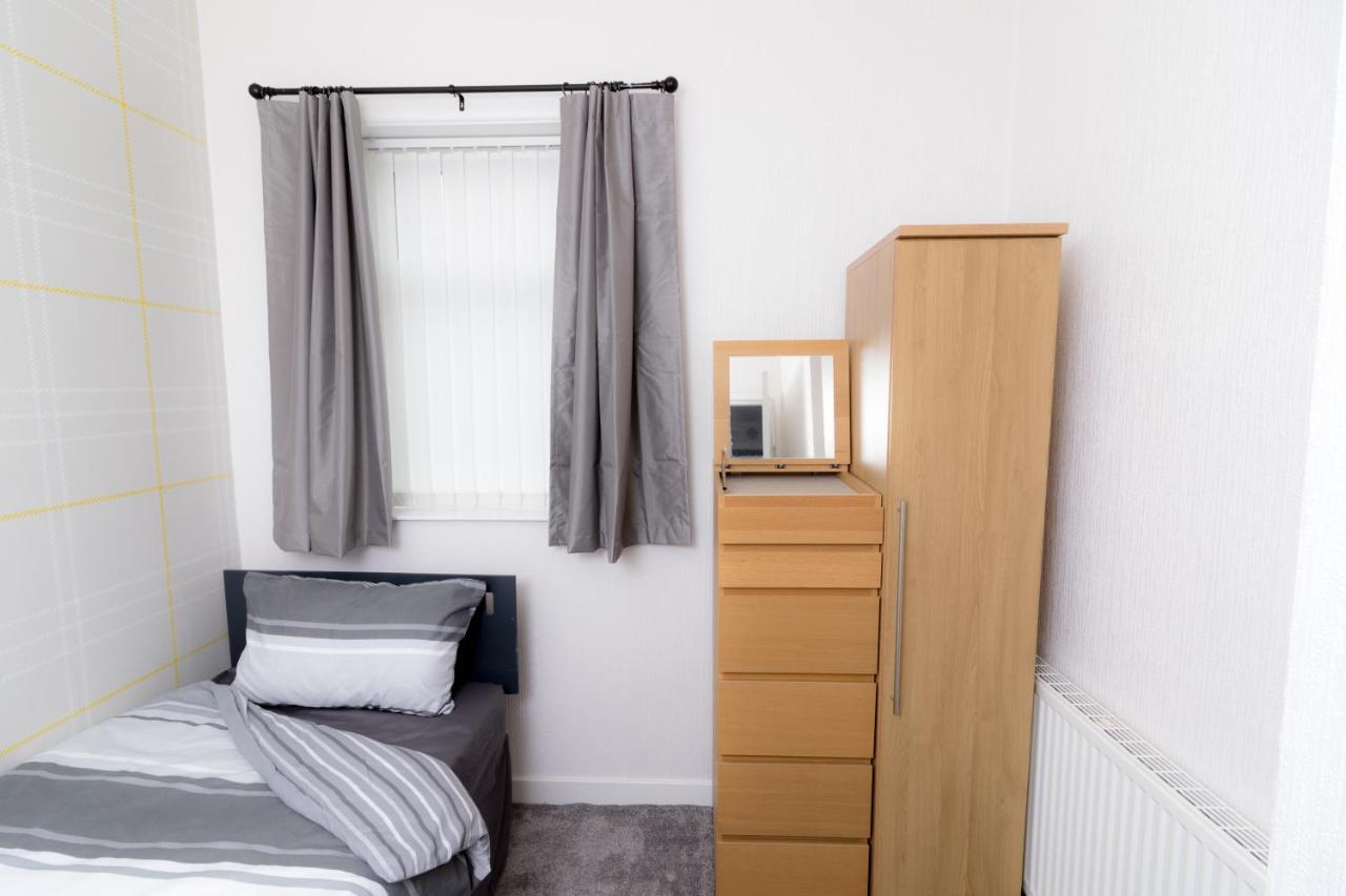 Entire House - 2 Bedroom - 3 Bed - Free Wifi - Tv Clayton-le-Moors Exteriör bild