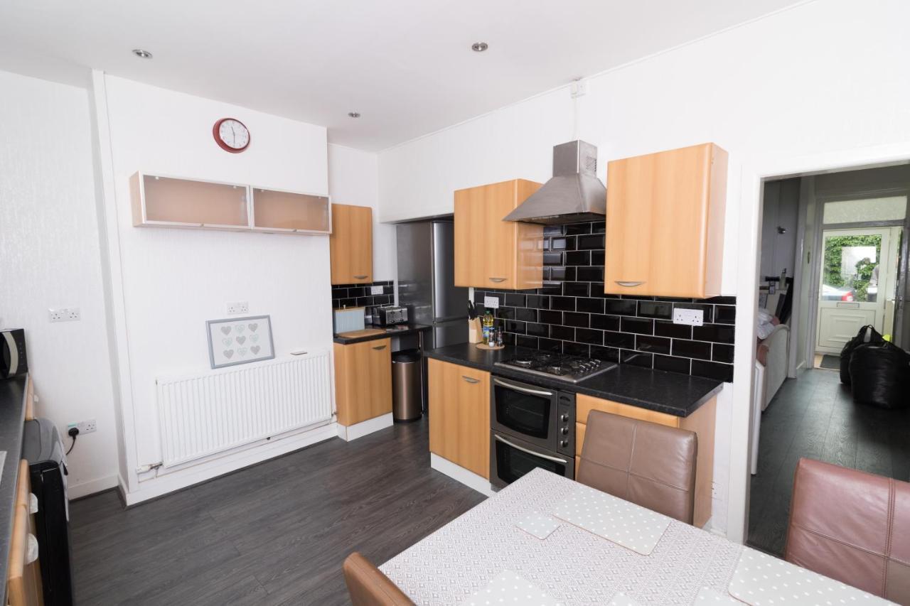 Entire House - 2 Bedroom - 3 Bed - Free Wifi - Tv Clayton-le-Moors Exteriör bild