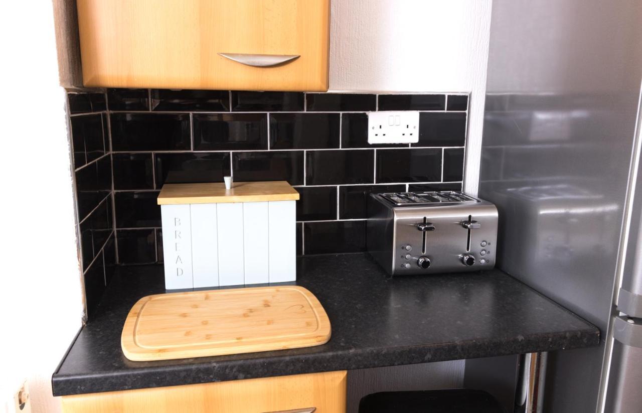 Entire House - 2 Bedroom - 3 Bed - Free Wifi - Tv Clayton-le-Moors Exteriör bild